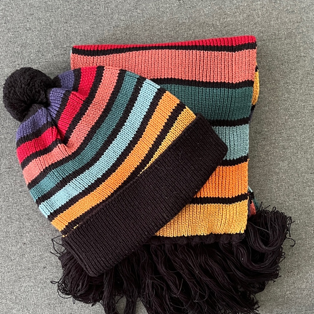 Verloop rainbow stripe hat and scarf set